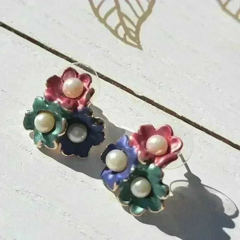 Vintage Enamel Flowers Gold Tone Pearl Three Flowers Earrings Pink Green Violet - Picture 7 of 7